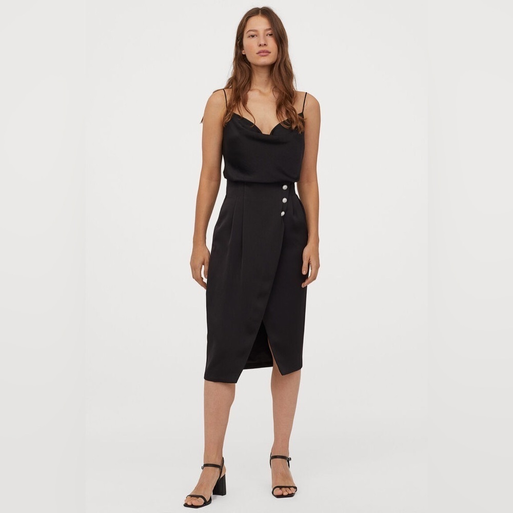 H&M Satin Skirt with Decorative Buttons - Picture 5 of 5